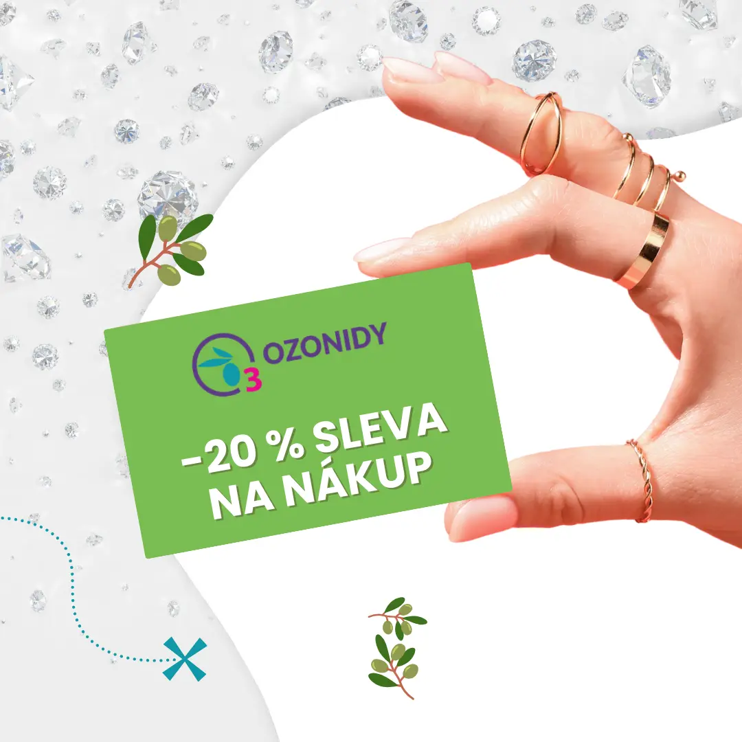 Výhra poukaz na slevu 20% na celý nákup, který drží žena v ruce