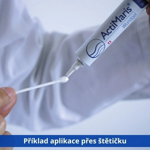 Aplikace ActiMaris gelu na štětičku.